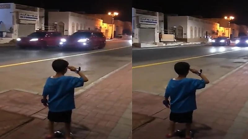 فيديو.. طفل عماني يؤدي التحية العسكرية أمام موكب ولي العهد في مسقط