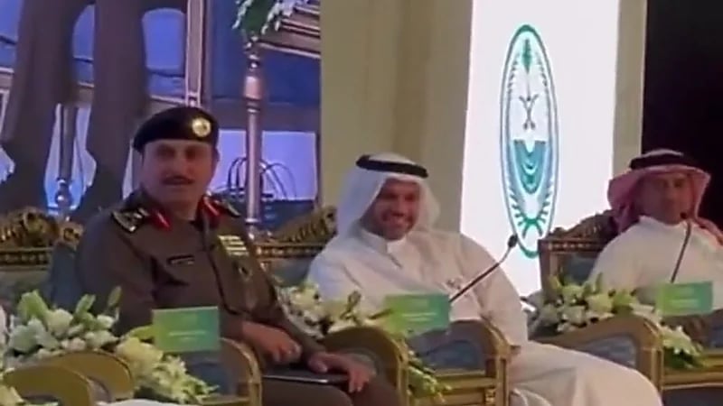 "الأمن العام": سيتم رصد مخالفات للمركبات التي لا تفسح الطريق لسيارات الطوارئ