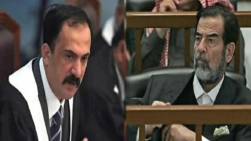 شاهد.. صورة صدام حسين مفروشة على أرضية مجلس عزاء القاضي الذي حاكمه