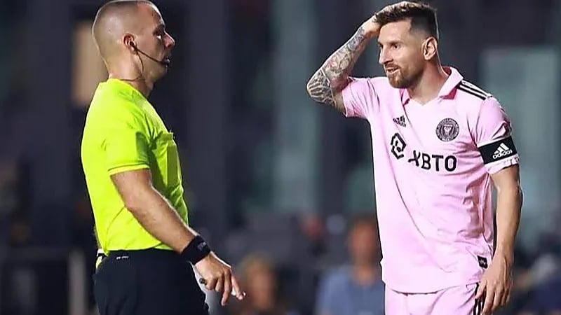 ميسي يخدع حكم مباراة إنتر ميامي وناشفيل في الدوري الأمريكي .. فيديو
