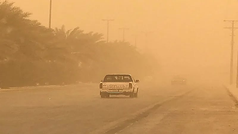 بالفيديو.. الدفاع المدني: الرياح الشديدة لم تخلف أيّ إصابات والتحذيرات مستمرة