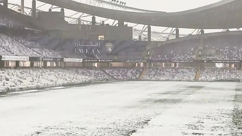 الثلوج تخفي معالم استاد هزاع بن زايد .. فيديو