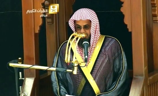 إمام الحرم المكي : وسائل التواصل أفرزت غيابا لهيبة الكلمة وعدم استشعار عظمتها