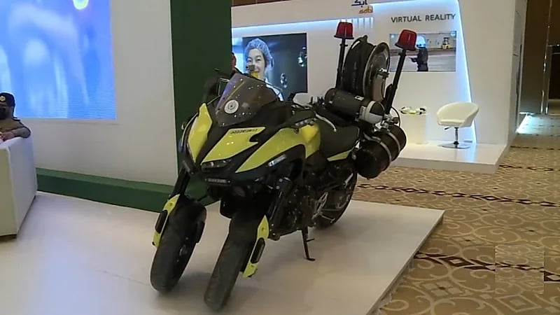 بالفيديو.. دراجة إطفاء تابعة للدفاع المدني لسرعة الوصول إلى الحوادث