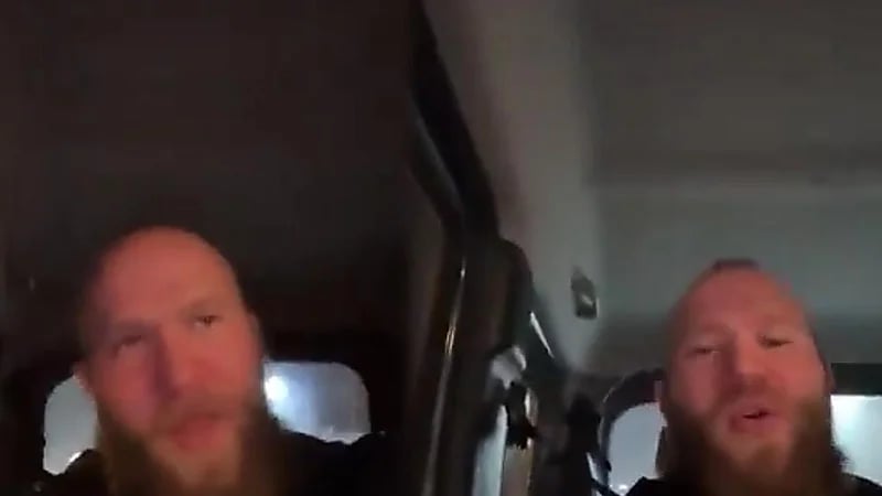 مقيم أجنبي يوجه رسالة للمواطنين: من لا يعرف اللغة العربية يجب أن يعتذروا لكم.. فيديو