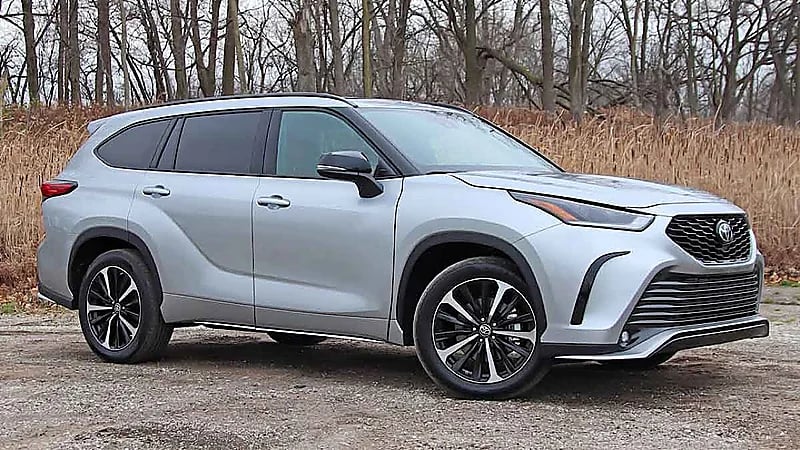 بالصور.. مواصفات وأسعار سيارات تويوتا هايلاندر موديل 2022 في المملكة