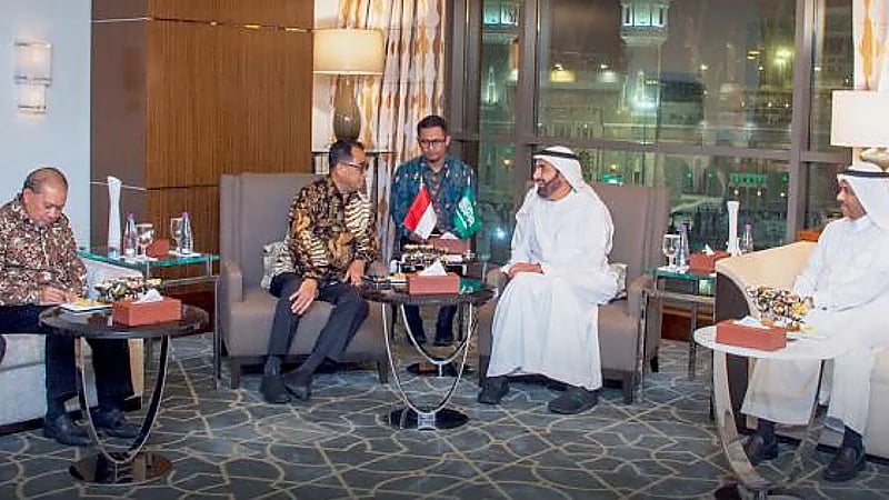 وزير الحج يستقبل وزير النقل بجمهورية إندونيسيا لبحث زيادة أعداد رحلات المعتمرين