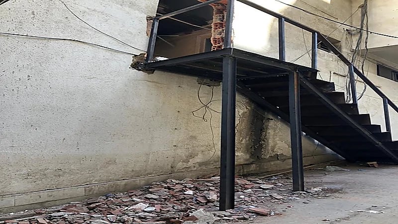 بالصور.. إغلاق مقهى مخالف يقدم الشيشية والمعسلات من باب جانبي بجدة