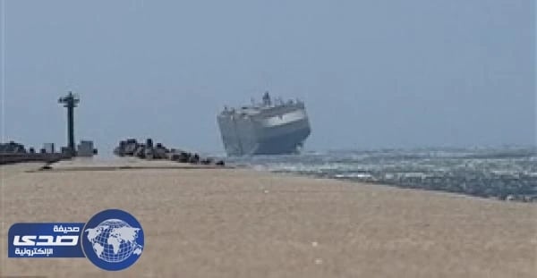 بالفيديو.. رياح قوية تُطيح بسفينة ضخمة في جنوب أفريقيا