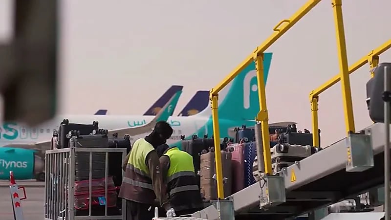 طيران ناس يطلق مبادرة إنسانية لدعم موظفي مطار الملك خالد.. فيديو