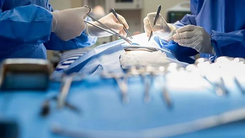 معلم يمنح زوجته كليته لإنهاء معاناتها مع الفشل الكلوي بالقنفذة