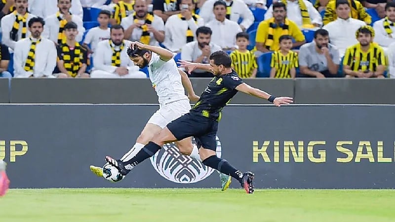 لحظة إصابة طارق حامد بعد تدخل متهور من لاعب الصفاقسي.. فيديو