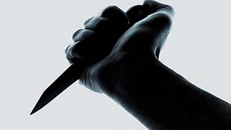 صورة.. طالبة تتعرض للطعن على يد زميلتها في جدة