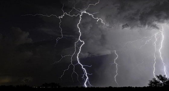 تحذيرات من سحب رعدية في سماء عسير