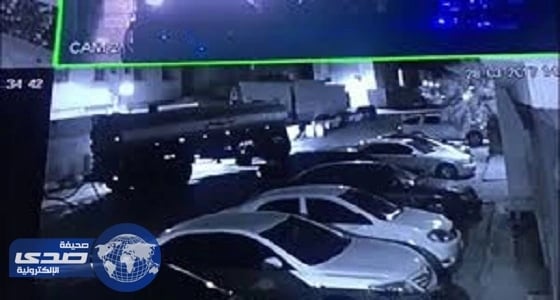 بالفيديو : فشل عامل النظافة فى السطو على السيارات فى حى بالرياض