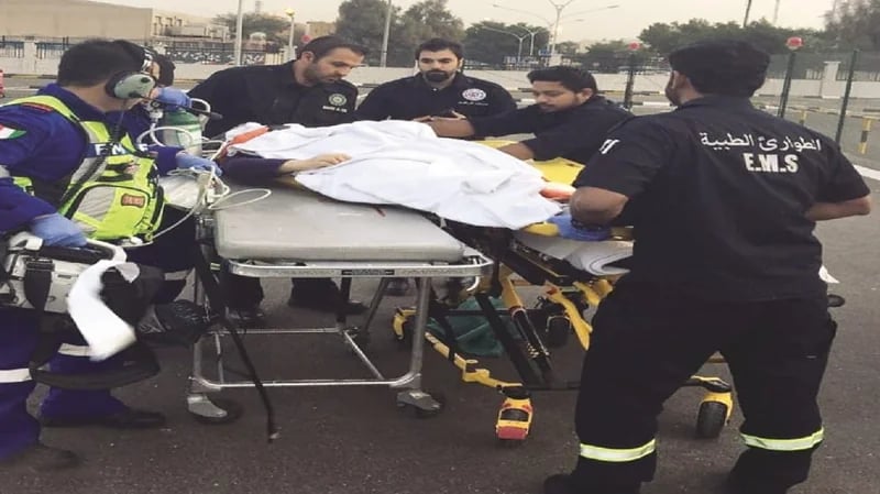 أب يدهس أطفاله الثلاث بسيارته