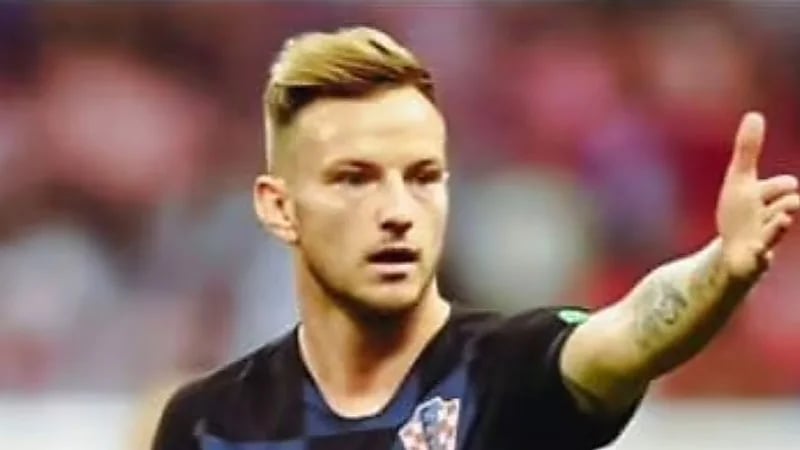 ‎راكيتيتش يصدم زملائه لاعبي كرواتيا الحاليين بصورة مثيرة للجدل