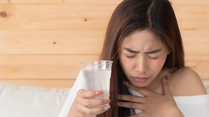 الأسباب المحتملة للإصابة بجفاف الفم والحلق