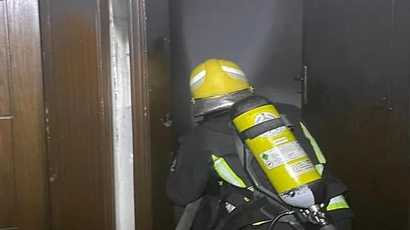 بالصور.. إنقاذ 9 أشخاص من حريق في شقة بالعاصمة المقدسة