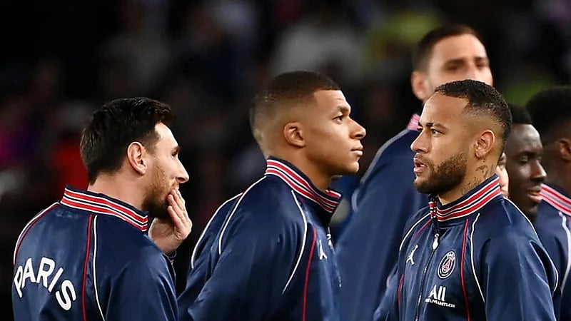 مبابي يطالب سان جيرمان بالاستغناء عن نيمار 