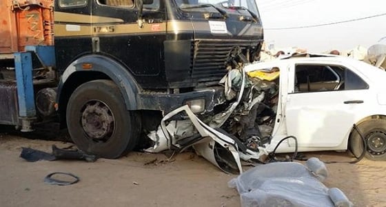 كثافة مرورية بشارع صاري إثر حادث اصطدام مركبة وشاحنة