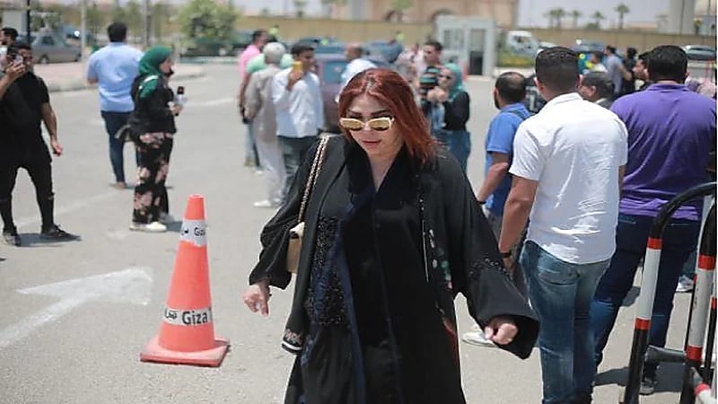 إيقاف غادة إبراهيم عن العمل بعد أزمتها في جنازة سمير صبري