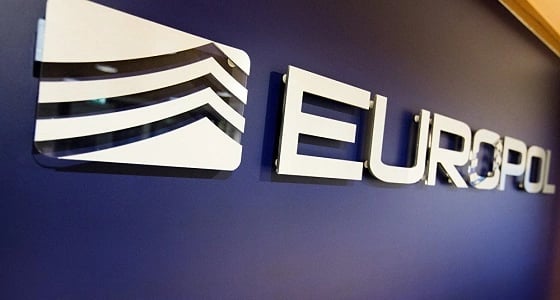 الشرطة الأوروبية تنجح في تفكيك شبكة دولية لتهريب الأسلحة