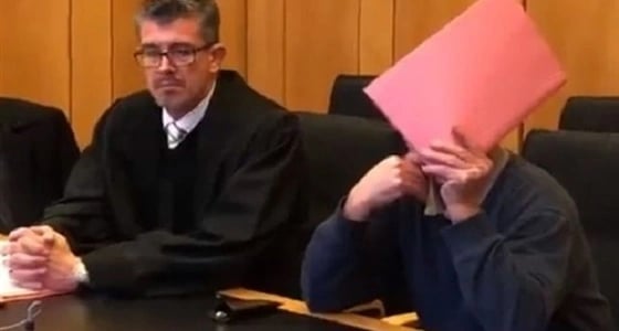 رجل يتخلى عن زوجته البدينة بعدما حشرت في الحمام 10 أيام