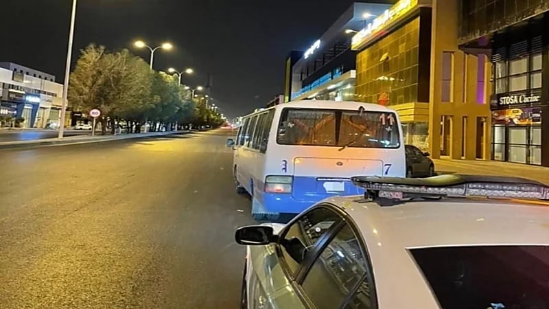 القبض على قائد أحد "الباصات" للقيادة المتهورة بالرياض