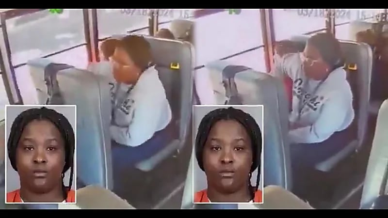 مساعدة حافلة تعذب طفل يعاني من إعاقة ذهنية.. فيديو