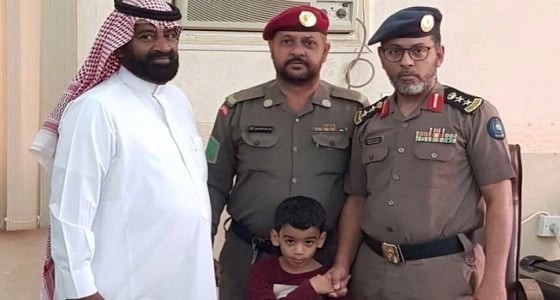 شاهد.. " طفل روضة " في الليث يرفض دخول مدرسته إلا بعد زيارة الدفاع المدني