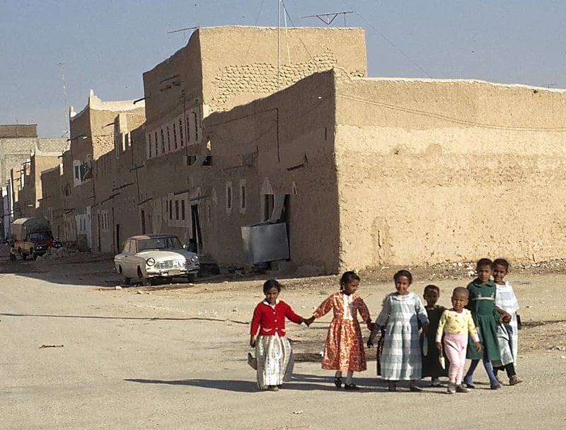 البراءة عنوانهم.. أطفال من الخرج قبل 55 عام