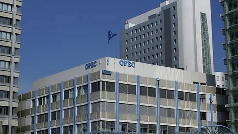 الكرملين: روسيا تعمل في إطار اتفاقيات "أوبك + "وتقدر التعاون مع المملكة