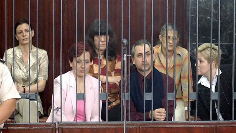 صورة لممرضات أوكرانيات حقن مئات الأطفال "بالإيدز" تثير الجدل!