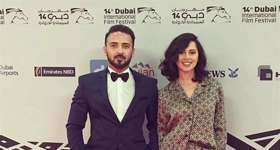 بالصور.. فنانة مصرية  تحضر مهرجان دبي السينمائي بـ " البيجامة "