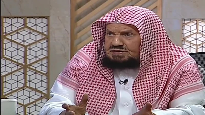 بالفيديو.. هل يجوز الاقتراض من أجل بعض الكماليات؟.. "المنيع" يجيب