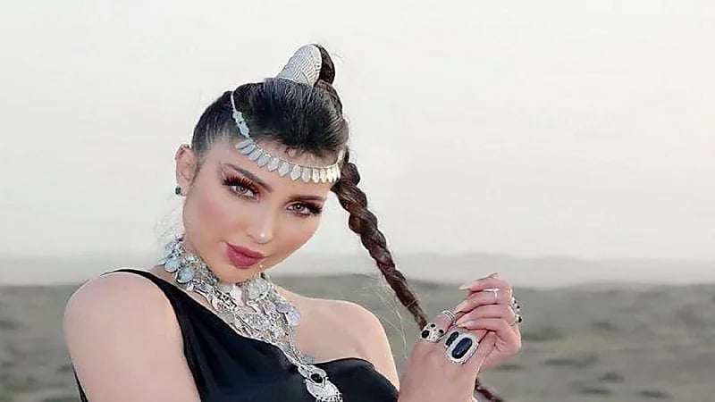 بالفيديو.. دنيا بطمة تكشف سبب تغير ملامحها