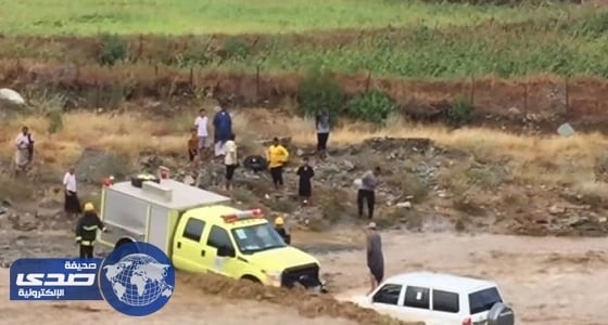 فيديو.. غرق مستودعات " عبداللطيف جميل " إثر الأمطار الغزيرة بجدة