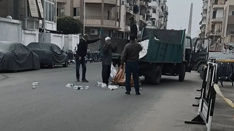 إهانة عامل نظافة تثير غضب المصريين
