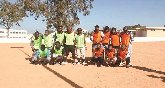 الجمهور في حراسة المرمى.. الأسود يتصارعون في مركز ليبي