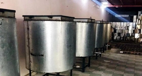 ضبط أكثر من 30 طن زيت زيتون في مستودع مخالف بحائل