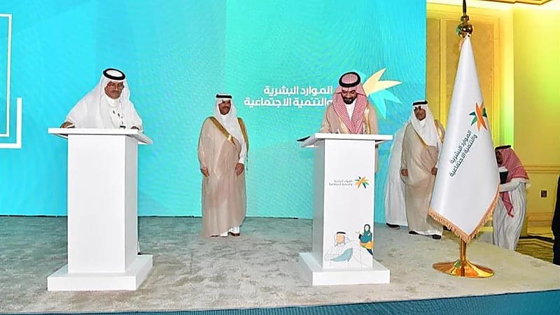 "الموارد البشرية" تحصل على المركزين الأول والثاني في جوائز الشارقة للاتصال الحكومي