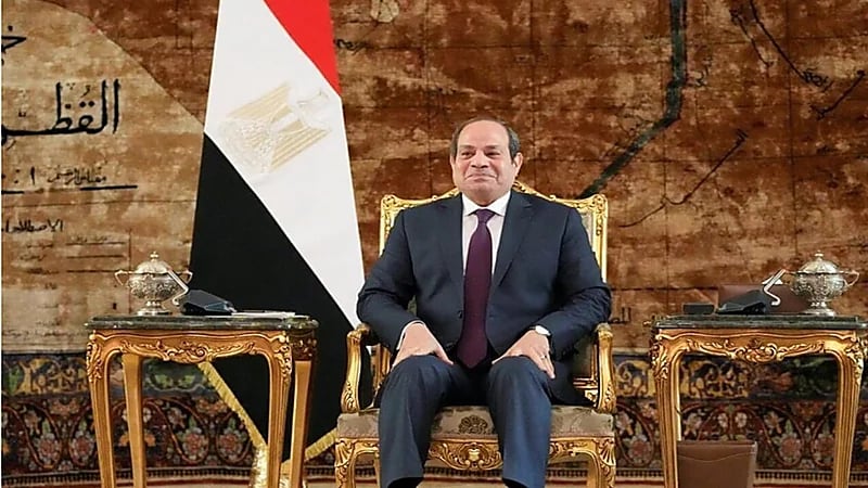 الرئيس المصري يحذر من مخاطر ديون دولية جديدة