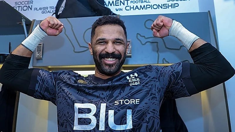 العويس يغادر إلى الرياض بسبب الإصابة