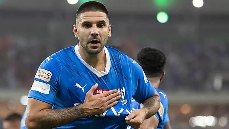 وسائل الإعلام الصربية تشيد بإرسال ميدالية ميتروفيتش إليه.. صور