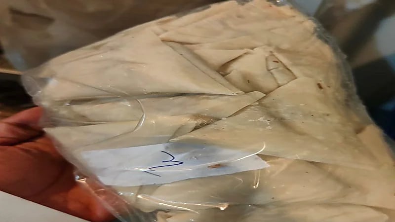 أمانة جدة تغلق سوبر ماركت شهير بعد رصد مواد غذائية مجهولة المصدر