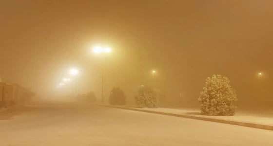 غبار كثيف في القصيم.. والأهالي يستنكرون عدم تعليق الدراسة