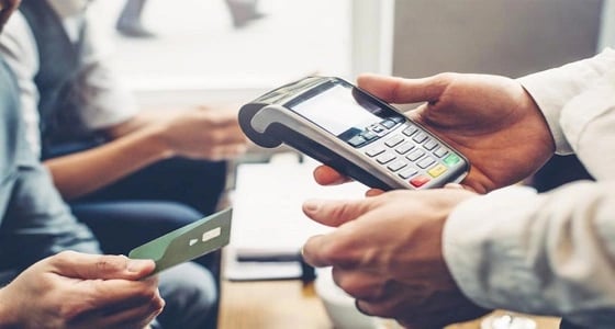 " البنوك السعودية " ترد على مخاوف استخدام البطاقات الائتمانية