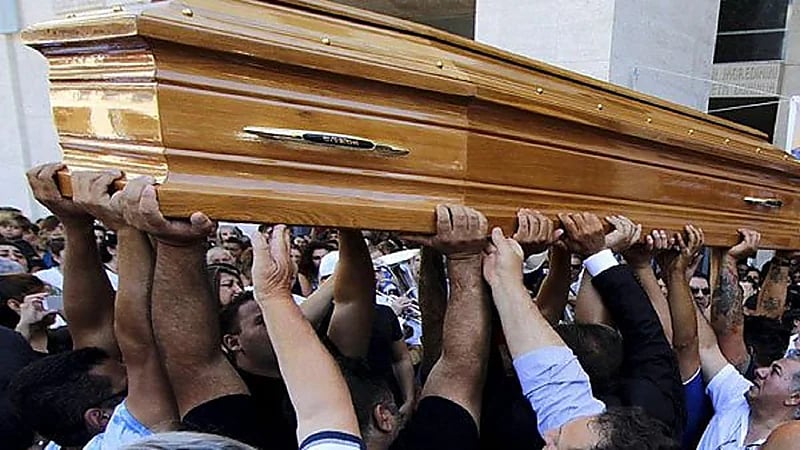 تحرك جثمان متوفى أثناء دفنه