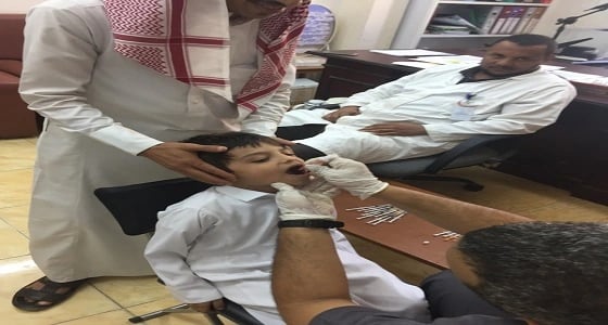 بالصور.. حملة لتطعيم طلاب الصف الأول الابتدائي في الداير